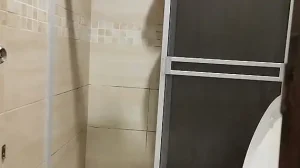 no pago la renta y mi casera me pide que la coja duro y la llene de leche 1733432448